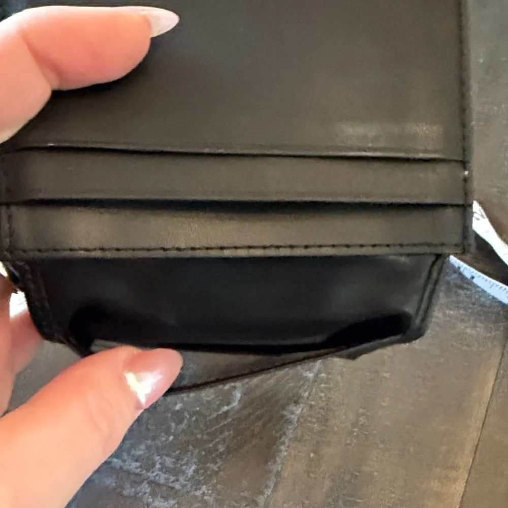 Tommy Hilfiger Sleek Black Card Holder